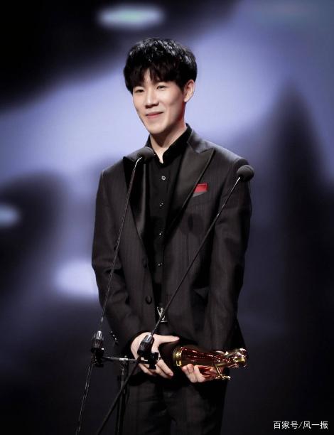 的边缘跟注 的边缘跟注