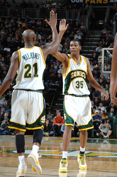 一边是被嘲 一边是被嘲